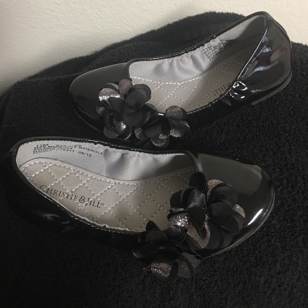 Black dress shoes
